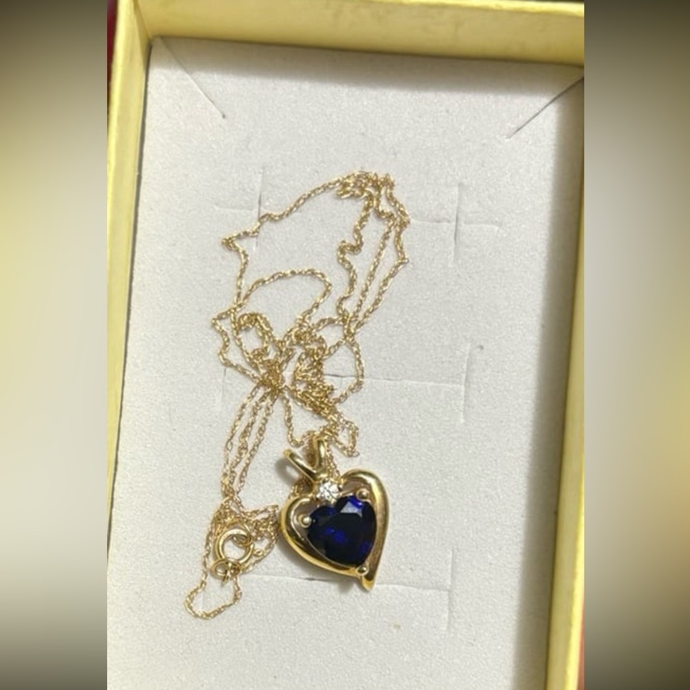 10k gold heart shaped necklace with sapphire - Picture 2 of 5